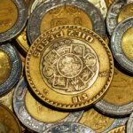 Monedas coloniales de Mesoamérica: El coleccionista Isac Schwarzbaum explica su significado