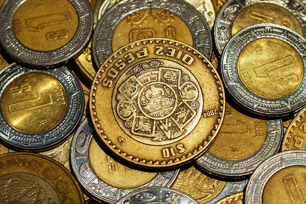 Monedas coloniales de Mesoamérica: El coleccionista Isac Schwarzbaum explica su significado